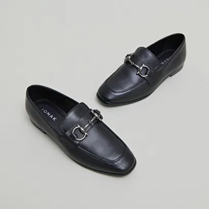 Loafers with square bits and boxes in black leather