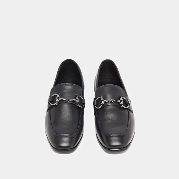 Loafers with square bits and boxes in black leather