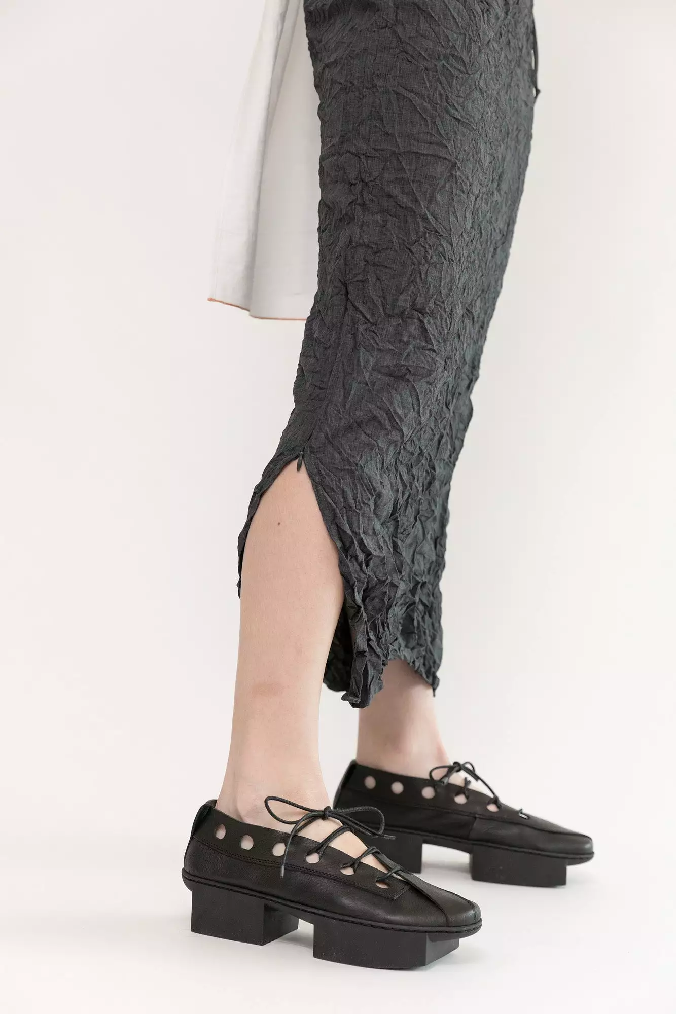 Moth Convertible Column Skirt | Charcoal