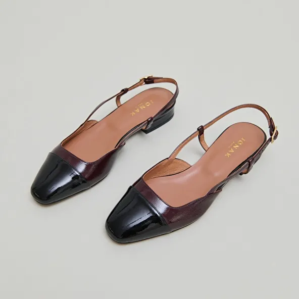 Open ballet flats in black patent leather and burgundy pleated patent