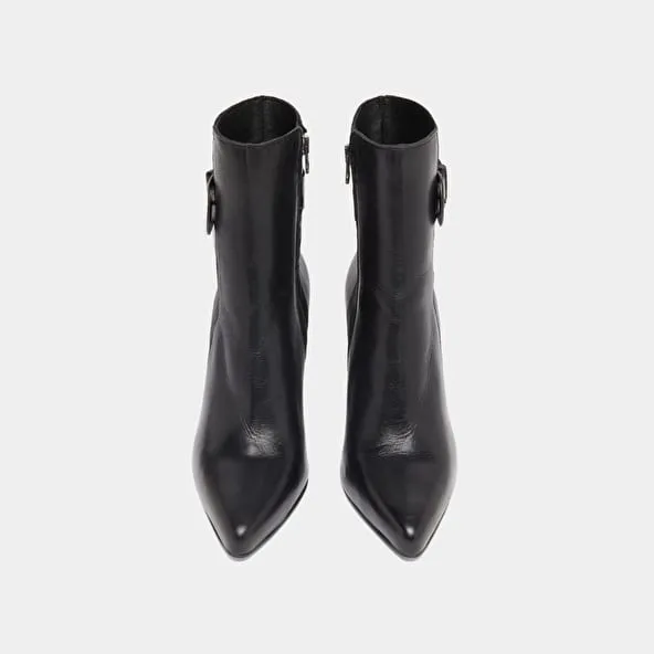 Pointed toe boots with buckles in black leather